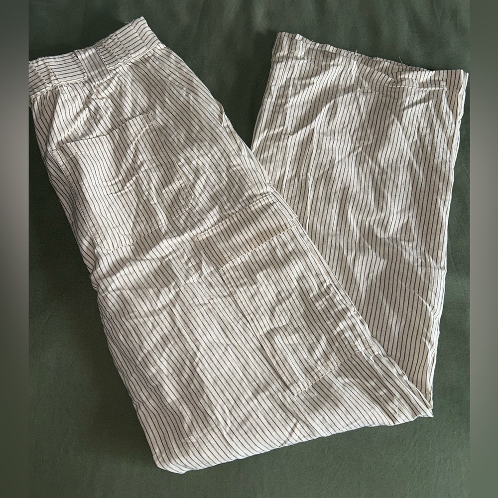 SO Striped High Waisted Wide Leg Cargo Cream and Black Pinstripe Pants M
